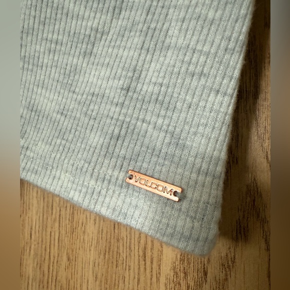 New Volcom Light Gray Lil Ribbed Soft Turtleneck Shirt - Picture 4 of 7
